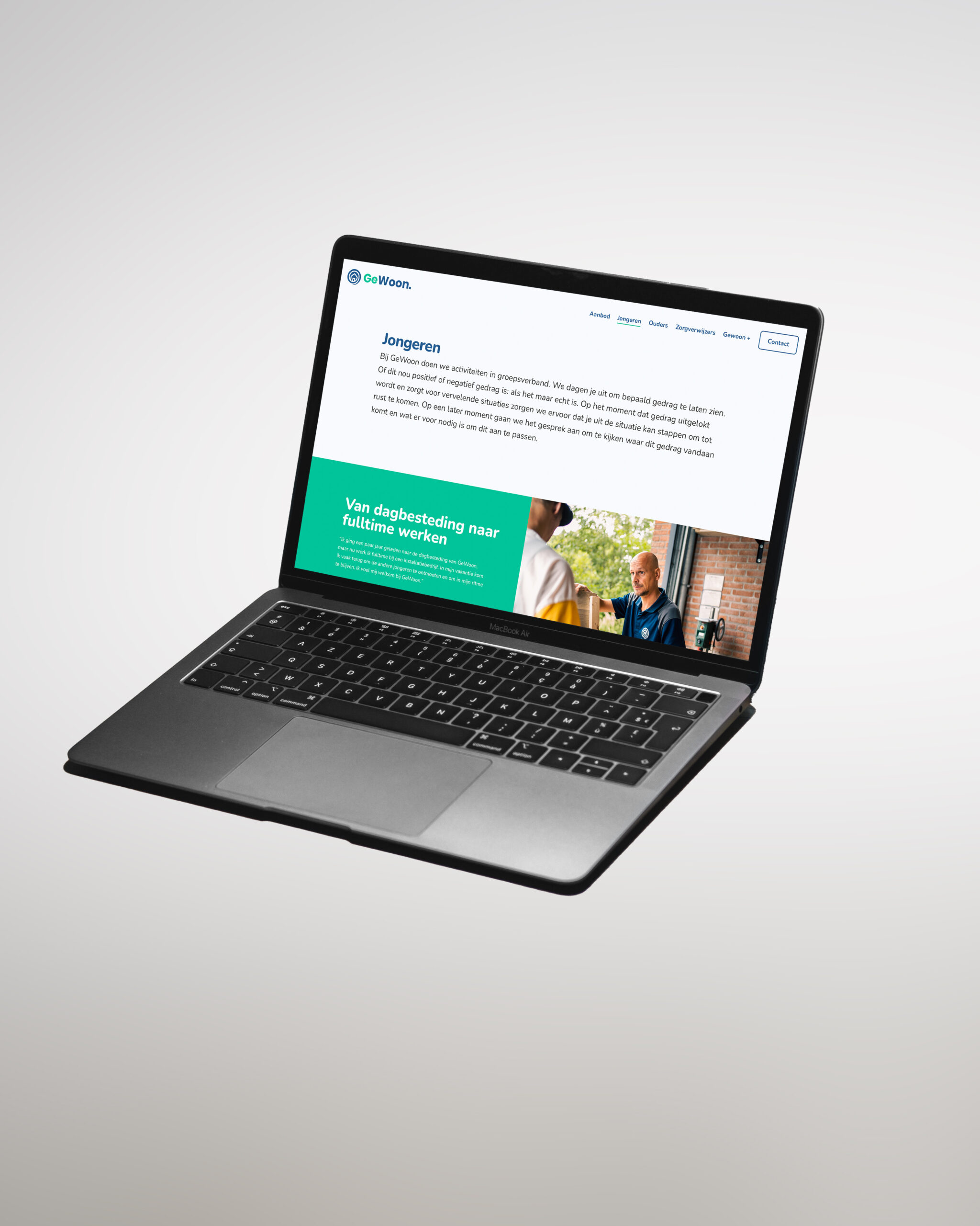 Maatwerk website mock-up laptop van de zijkant